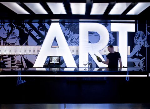 Konst möter barhäng i Madridnatten