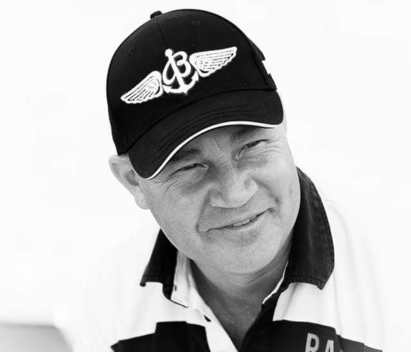 Han filmar konst på hög nivå