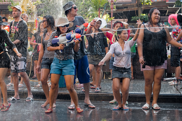 Här firar du Songkran i Bangkok