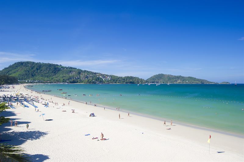 Thailand rensar haven från plast