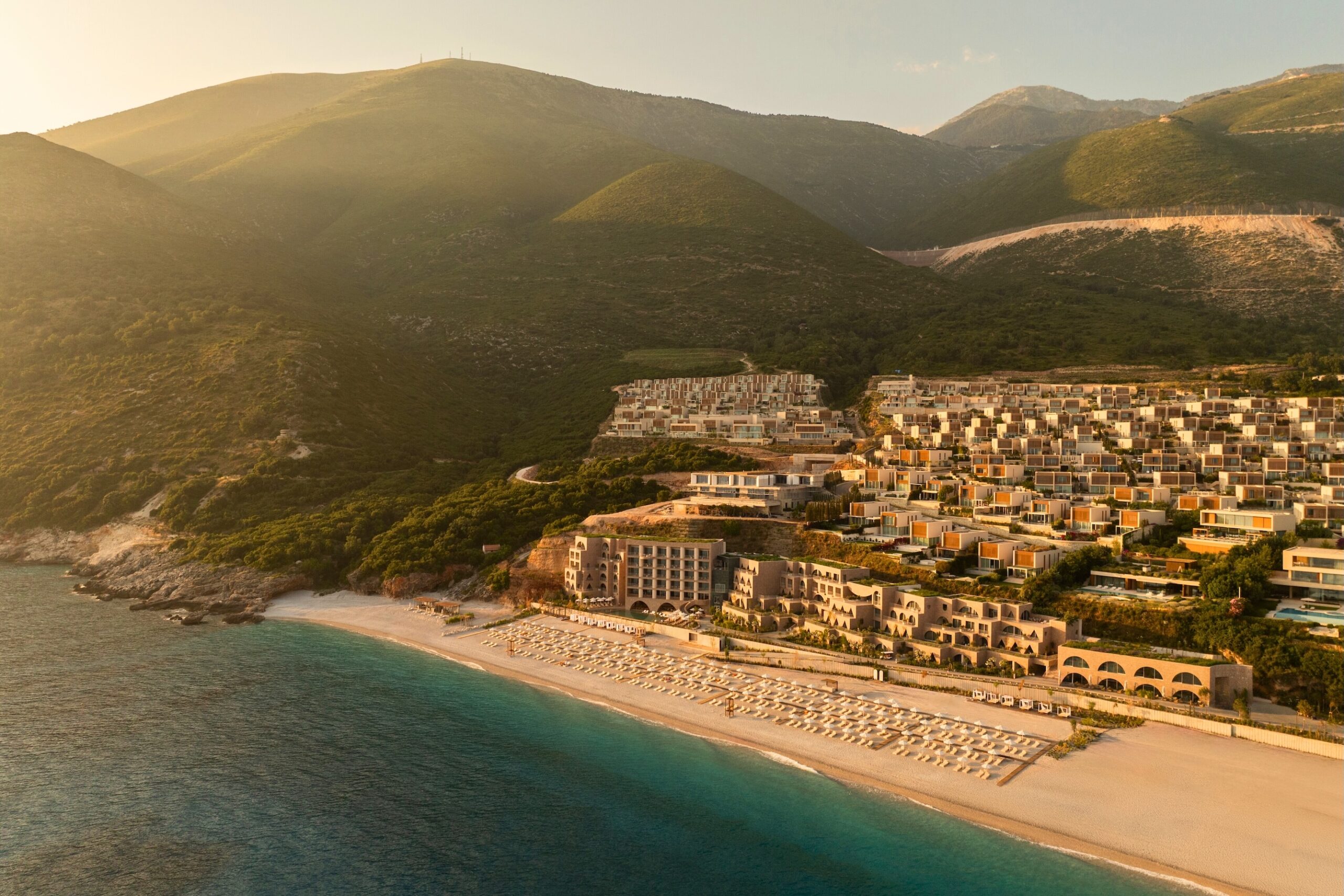 Kika in på det nya boutiquehotellet på Albaniens riviera